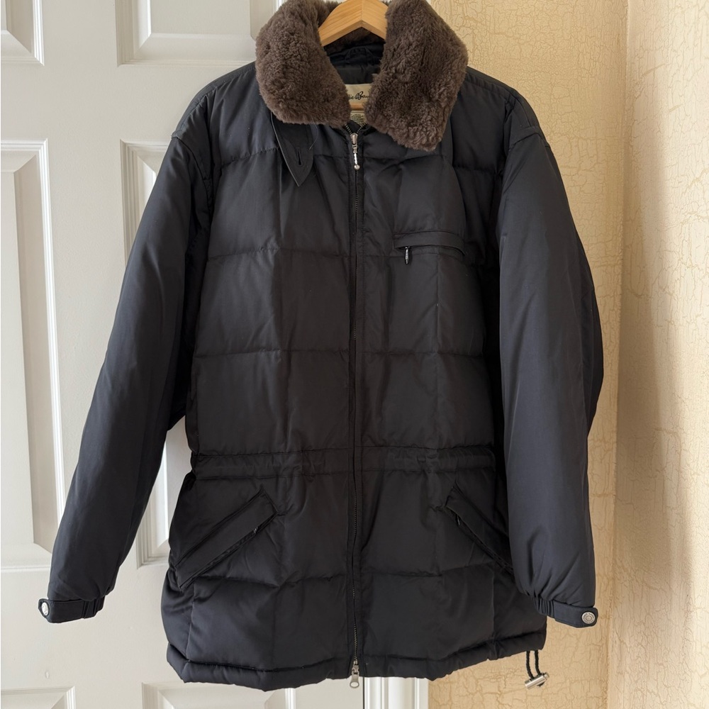 Womens Black Puffer Jacket with Brown Collar. Can use as a ski coat or winter